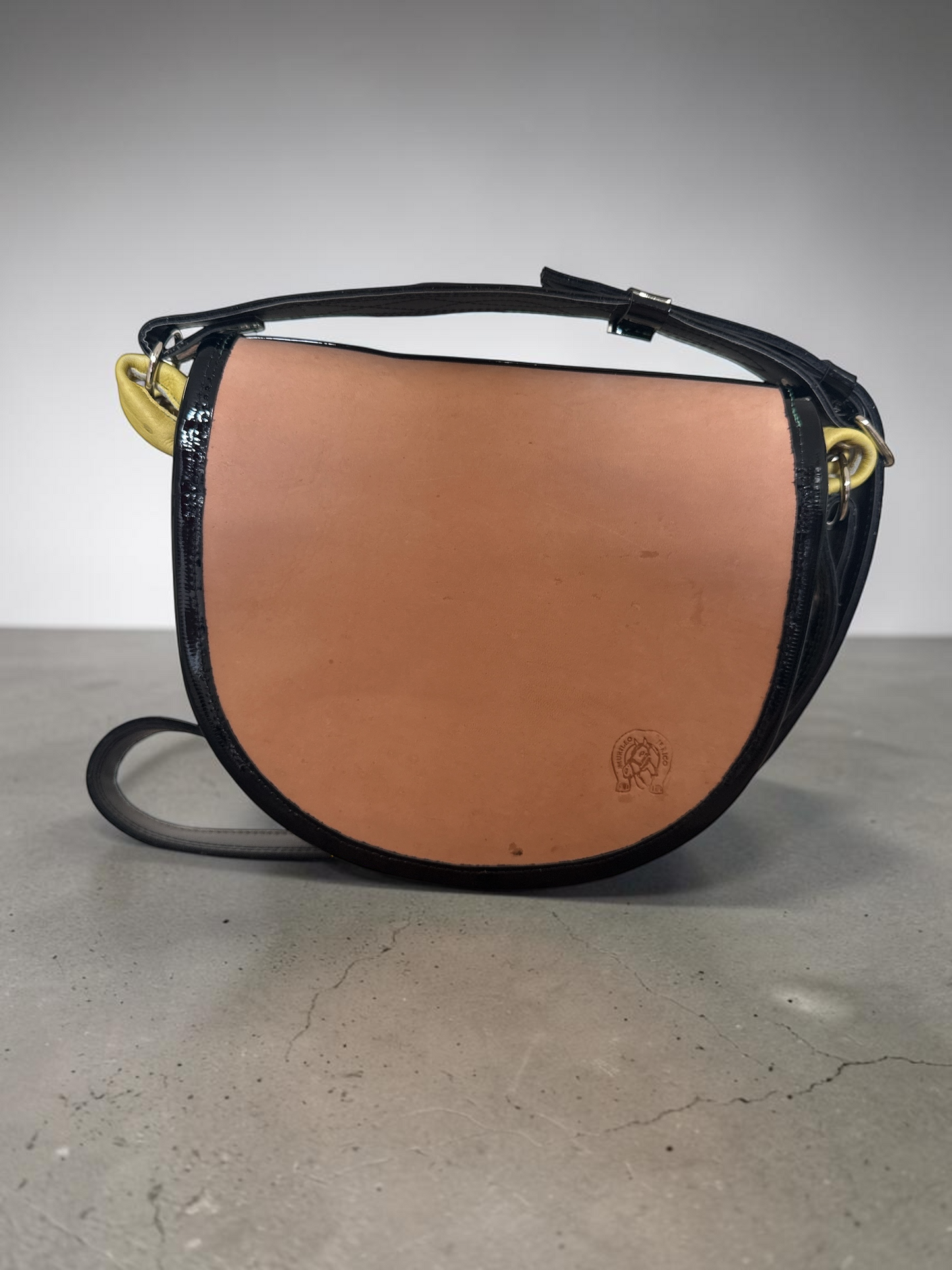 Colombian leather bag with premium fur detail close-up